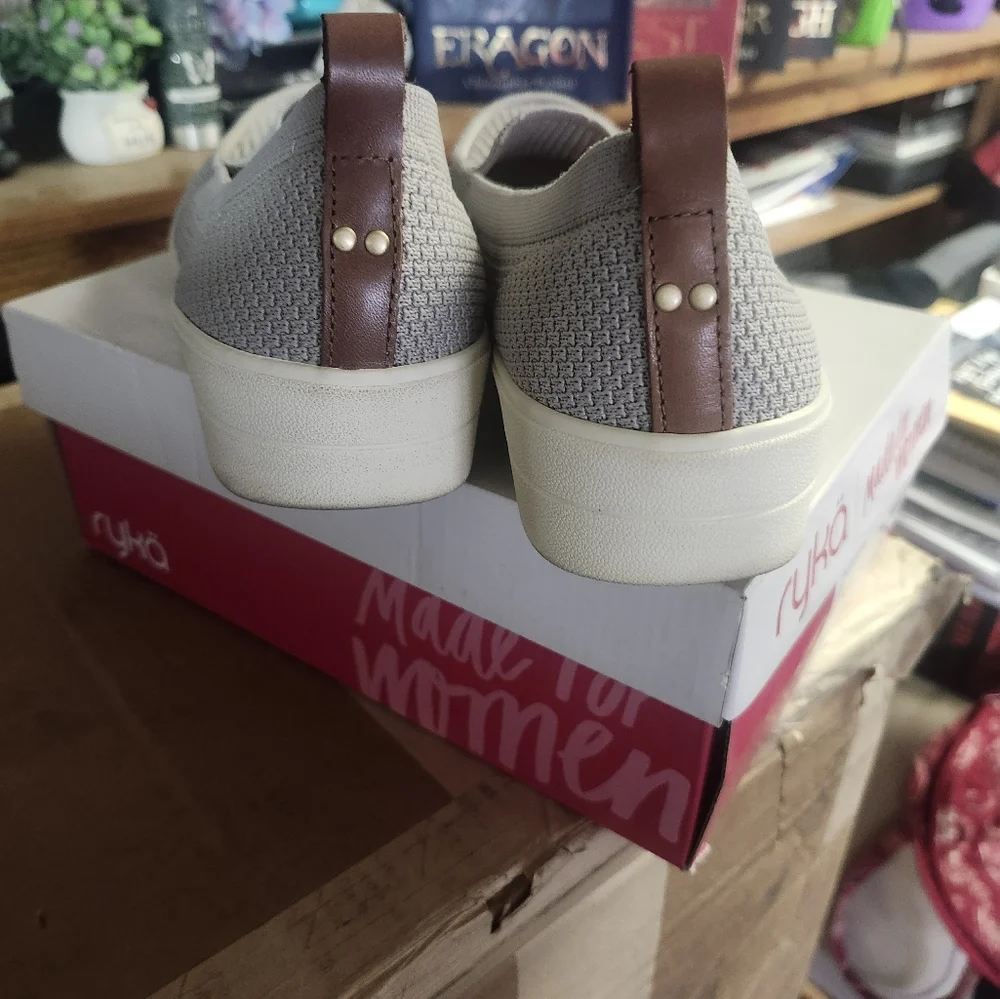 Ryka Veronica Slip Ons, size 9M